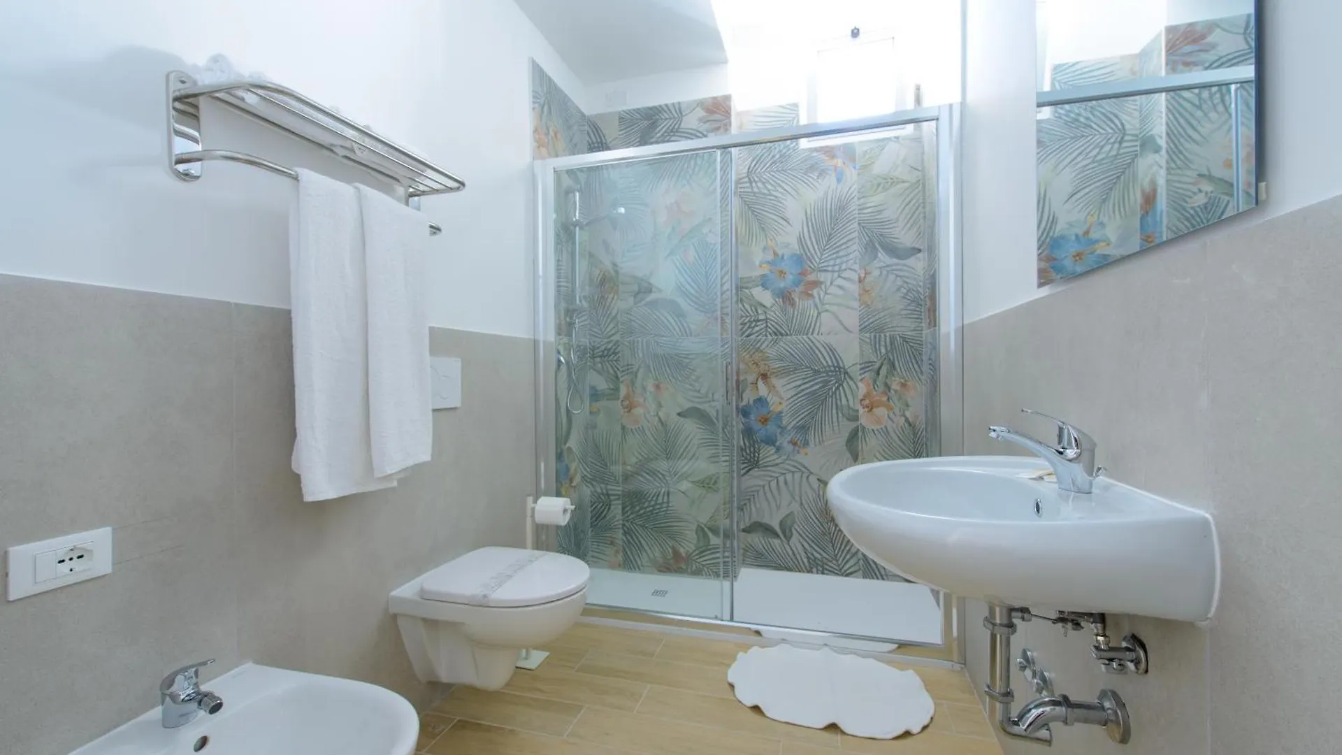 Hotel Colorado Римини Италия