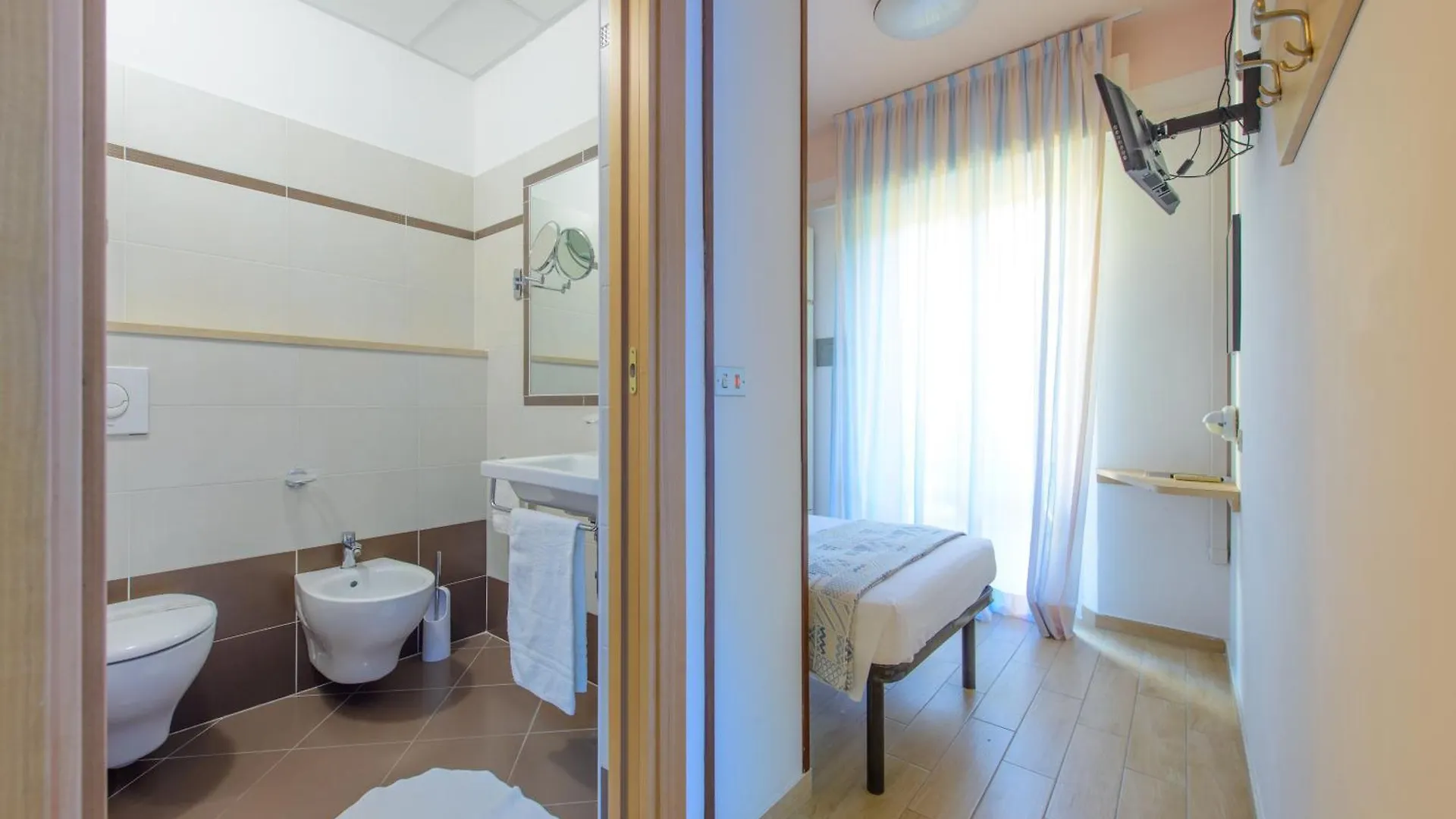 Hotel Colorado Римини