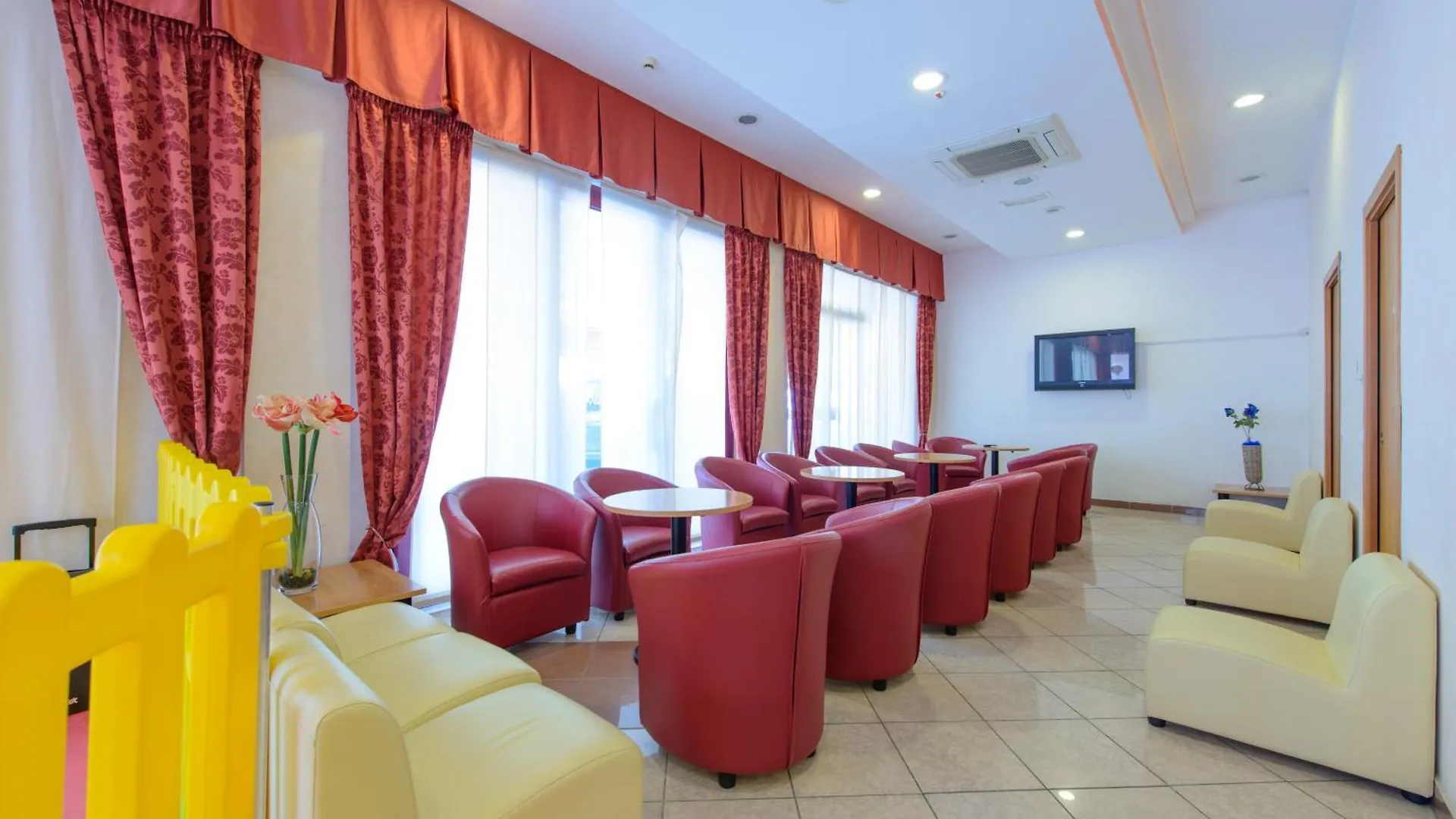 Hotel Colorado Римини